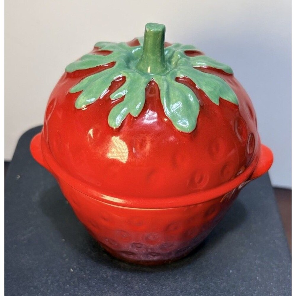 Le Creuset Strawberry Casserole Mini Cocotte Stoneware Ramekin READ
